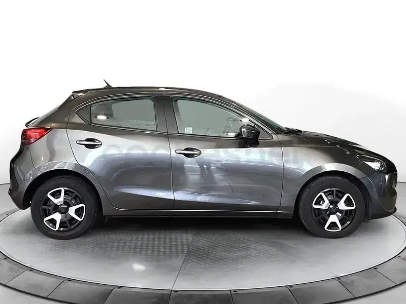 Usado Mazda 2 Center-Line 90 CV (66 kW) 2023 Gris / plata Utilitario