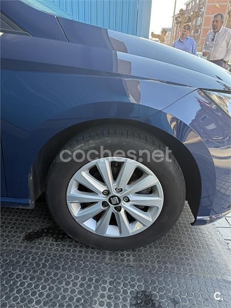 Usado Seat Ibiza Reference 95 CV (69 kW) 2018 Azul Utilitario