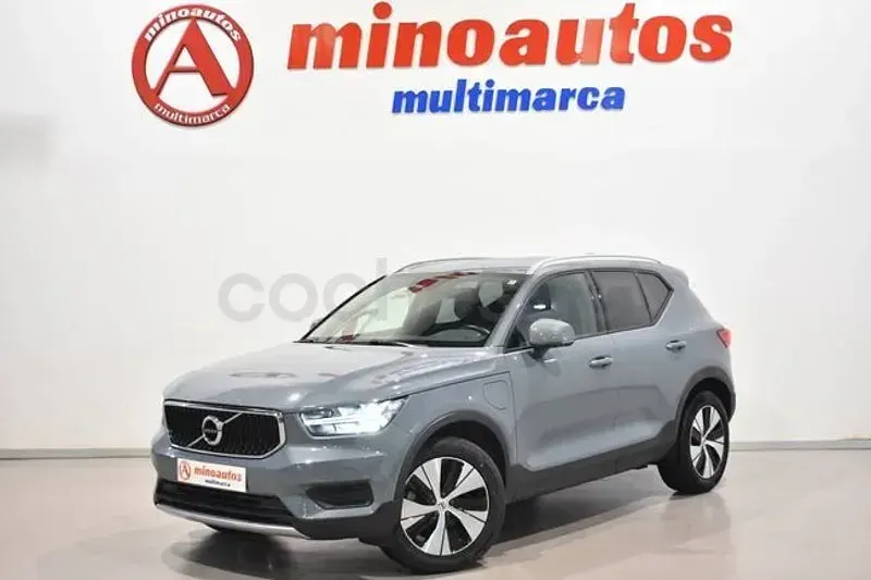 Usado Volvo XC40 Momentum 262 CV (192 kW) 2020 Gris / plata SUV
