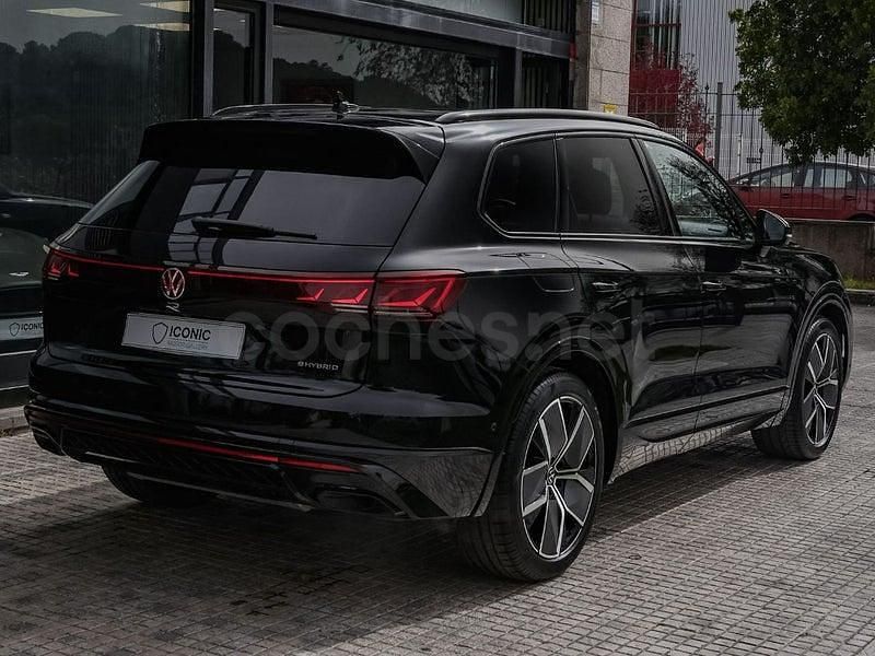 Second-hand VW Touareg Elegance 381 CP (280 kW) 2023 Negru SUV