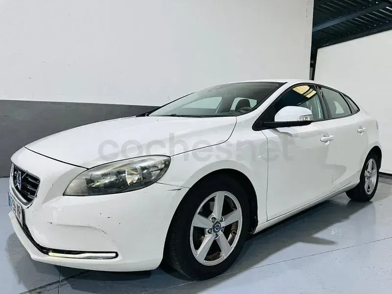 Begagnad Volvo V40 Kinetic 115 HK (84 kW) 2013 Vit Sedan