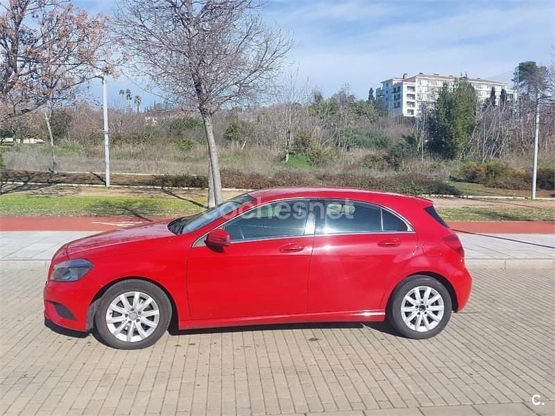 Usado Mercedes A180 Style 122 CV (89 kW) 2013 Rojo Berlina