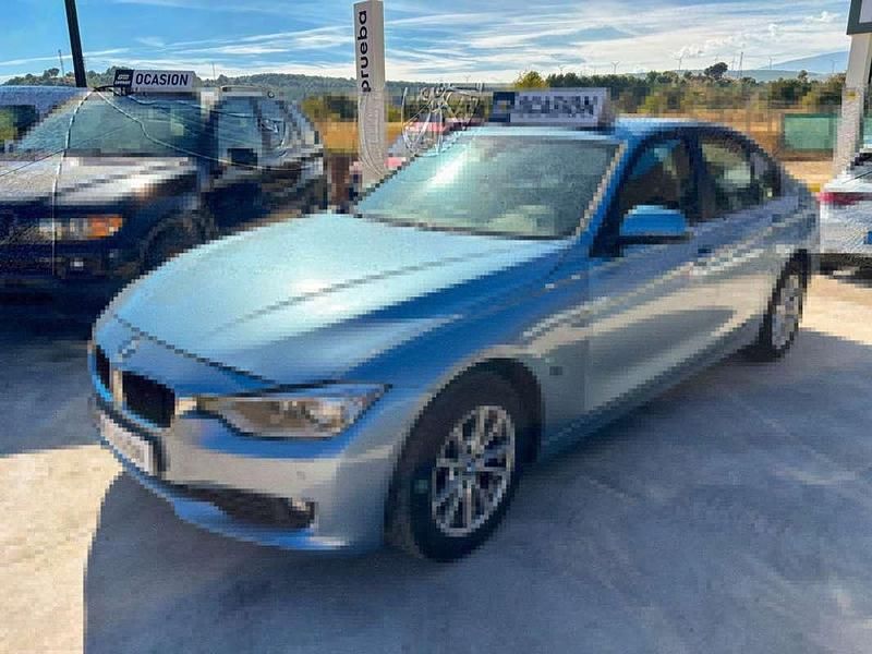 Azul Usado 2012 BMW 318 Berlina | 15.900 € (Caro) - Imagen 1/4