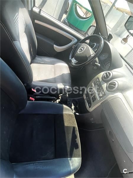 Gris / plata Usado 2013 Dacia Sandero Lauréate Utilitario | 4900 € (Buen precio) - Imagen 1/4