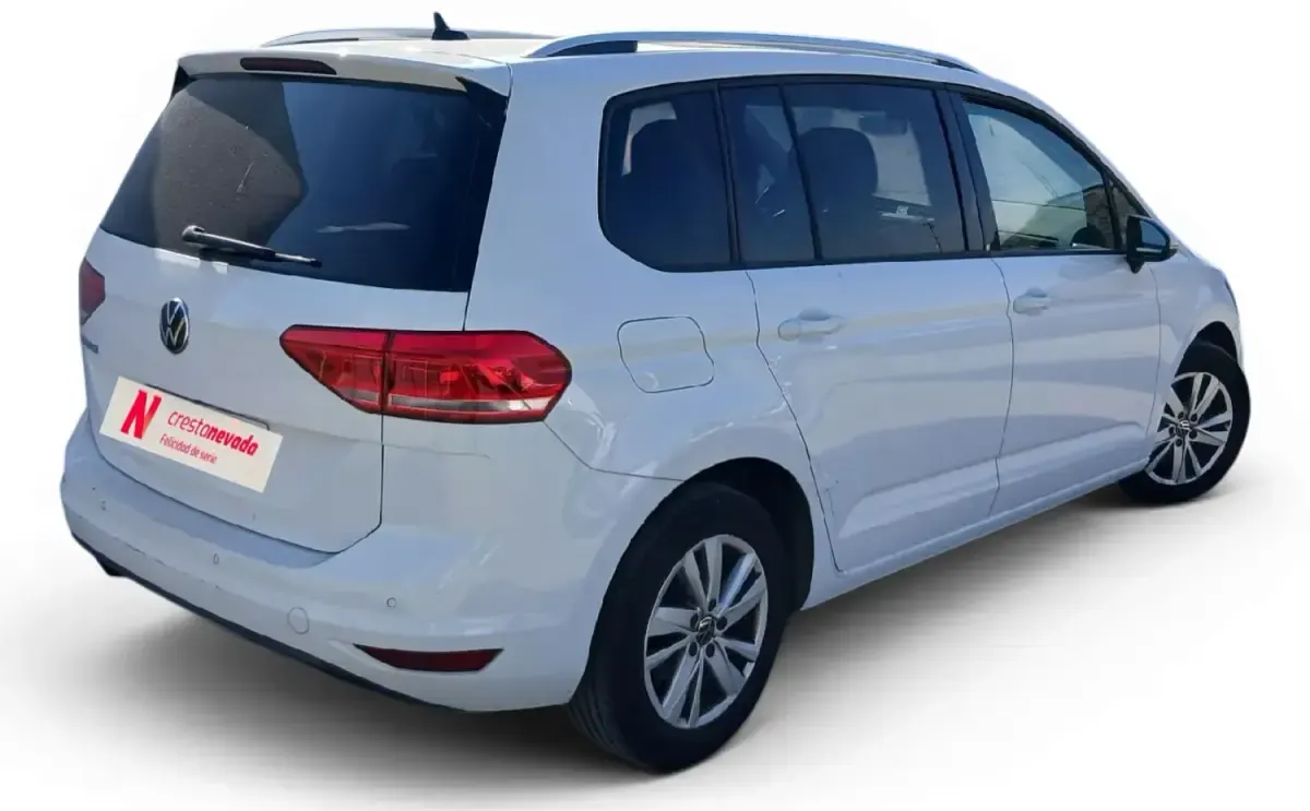 Usado VW Touran Advance 122 CV (89 kW) 2021 Blanco Monovolumen