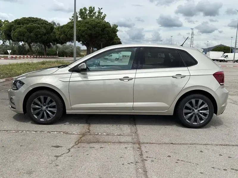 Usado VW Polo Sportline 95 CV (69 kW) 2019 Gris / plata Utilitario