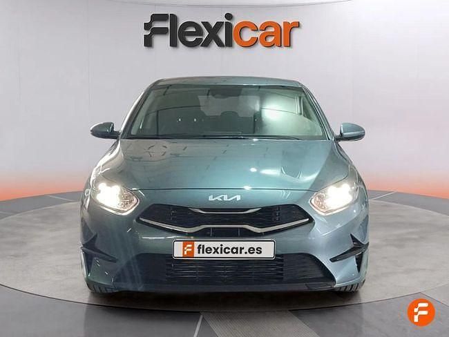 Usado Kia Ceed 100 CV (73 kW) 2024 Verde Utilitario