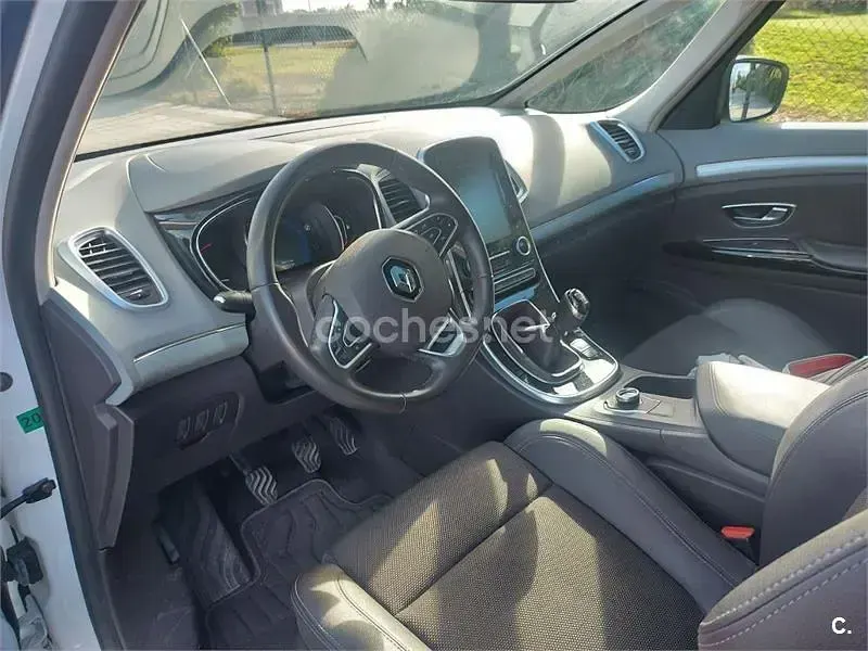 Usado Renault Espace Zen 130 CV (95 kW) 2017 Blanco Monovolumen