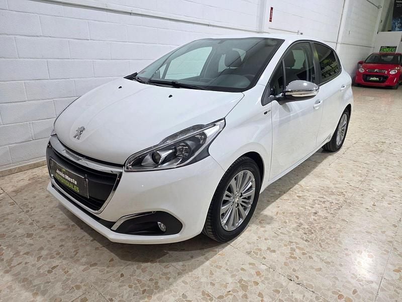 Usado Peugeot 208 Style 82 CV (60 kW) 2017 Blanco Utilitario