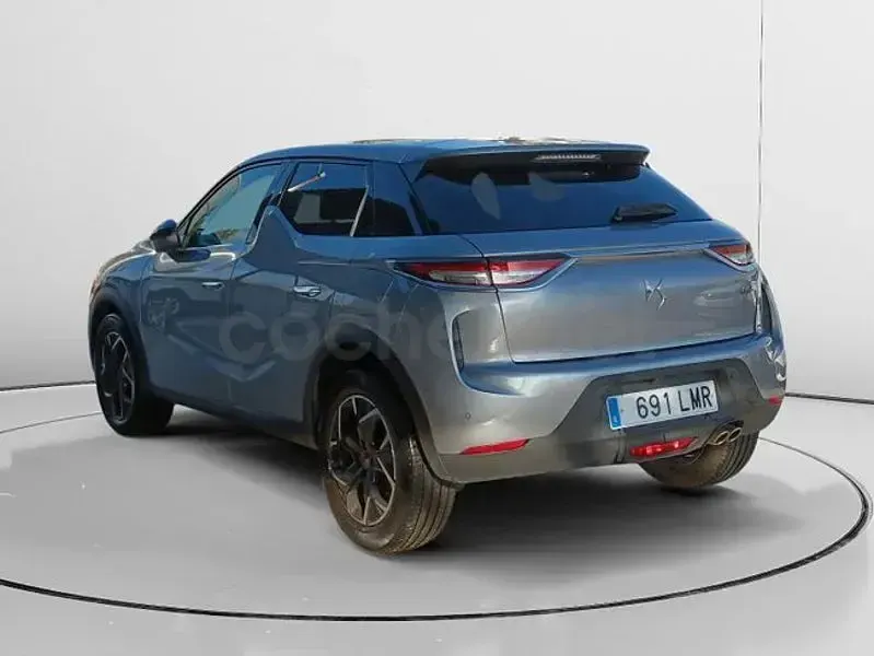 Usado DS Automobiles DS3 Crossback So Chic 130 CV (95 kW) 2021 Gris / plata SUV