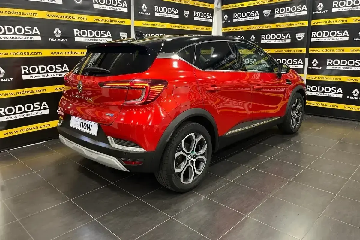 Usado Renault Captur Zen 145 CV (106 kW) 2022 Rojo SUV