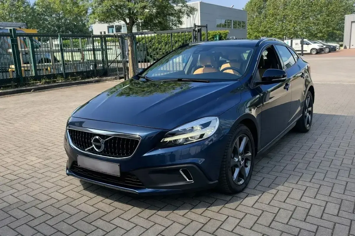 Usado Volvo V40 CC Plus 120 CV (88 kW) 2019 Gris Familiar