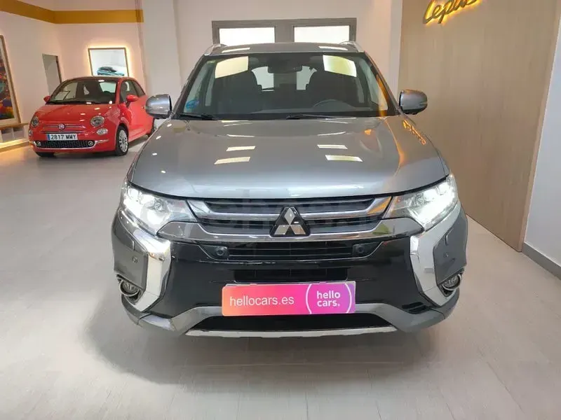 Usado Mitsubishi Outlander P-HEV 203 CV (149 kW) 2016 Gris / plata SUV
