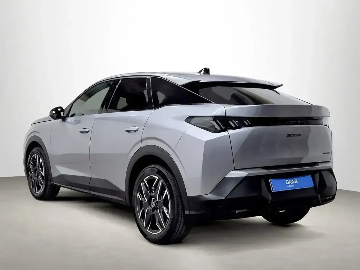 Usado Peugeot 3008 Allure 137 CV (100 kW) 2025 Gris SUV