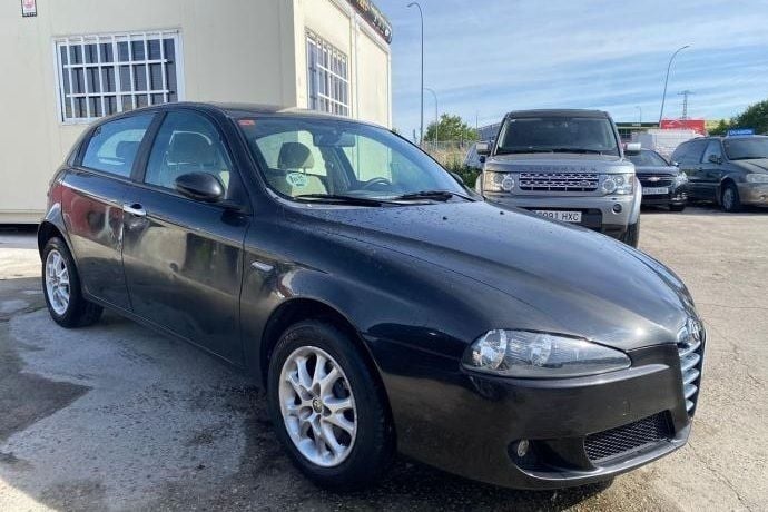 Usado Alfa Romeo 147 2005 Negro Utilitario