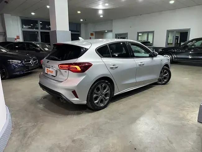 Używany Ford Focus ST-Line 125 KM (91 kW) 2023 Szary Sedan/Limuzyna