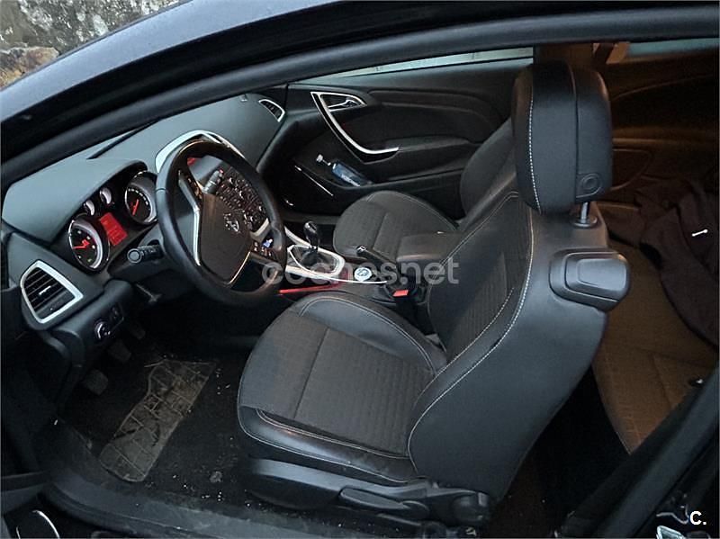 Usado Opel Astra GTC Sportive 165 CV (121 kW) 2011 Negro Berlina