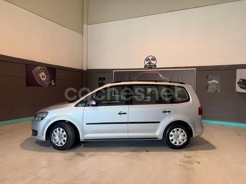 Usado VW Touran Advance 105 CV (77 kW) 2012 Gris / plata Monovolumen