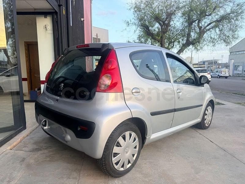 Usado Peugeot 107 68 CV (50 kW) 2007 Gris / plata Utilitario