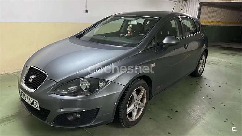 Usado Seat Leon Copa 90 CV (66 kW) 2012 Gris / plata Berlina