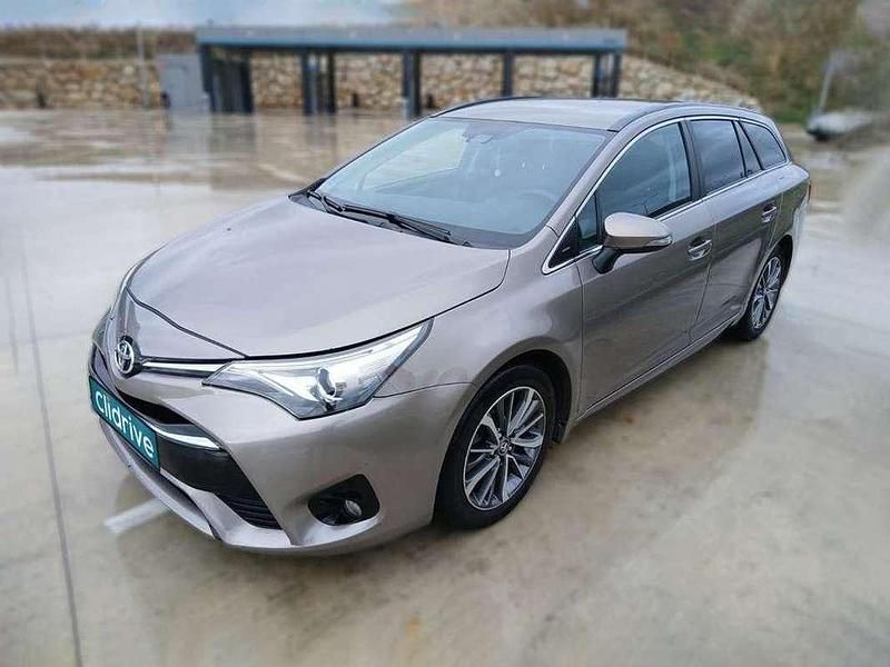 Usado Toyota Avensis Executive 143 CV (105 kW) 2015 Gris Familiar
