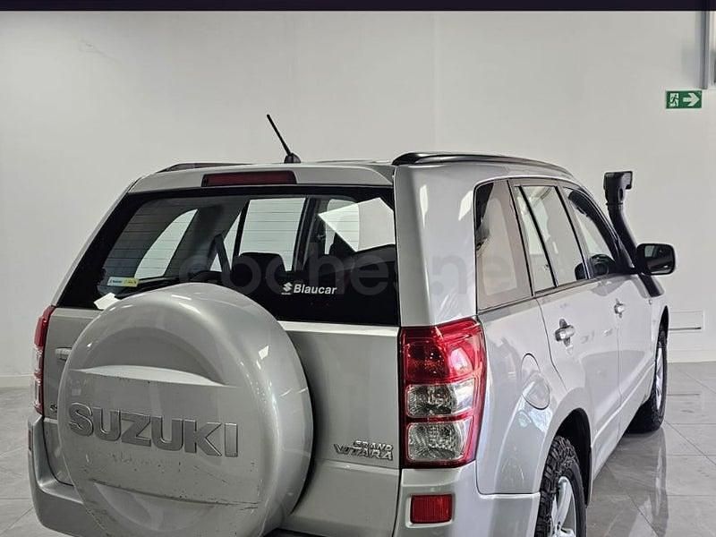 Usado Suzuki Grand Vitara 140 CV (102 kW) 2008 Gris / plata SUV