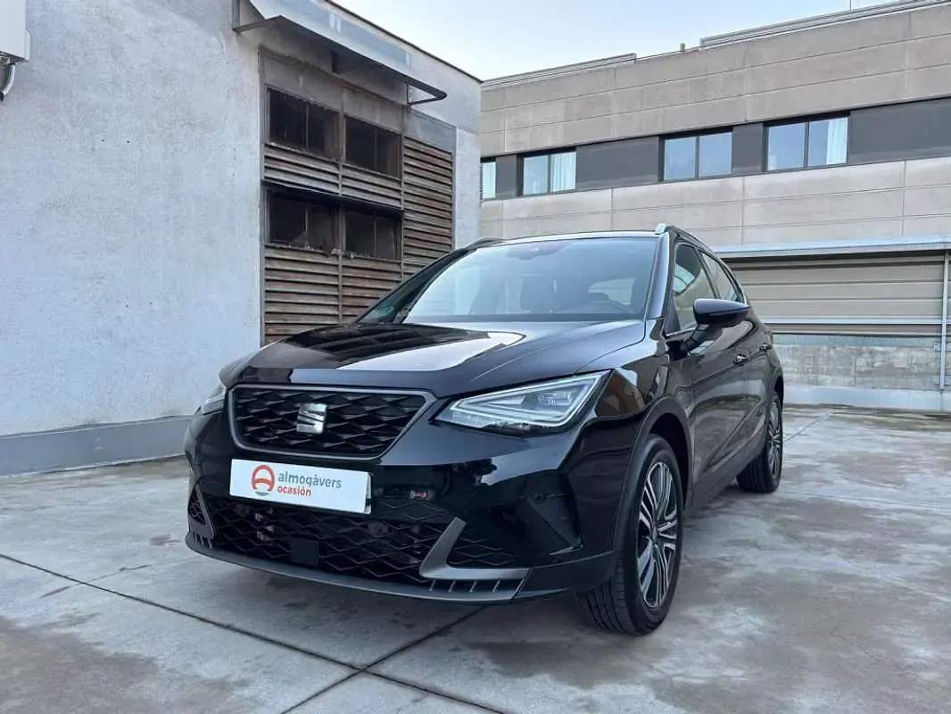 Usado Seat Arona FR 116 CV (85 kW) 2025 Negro SUV