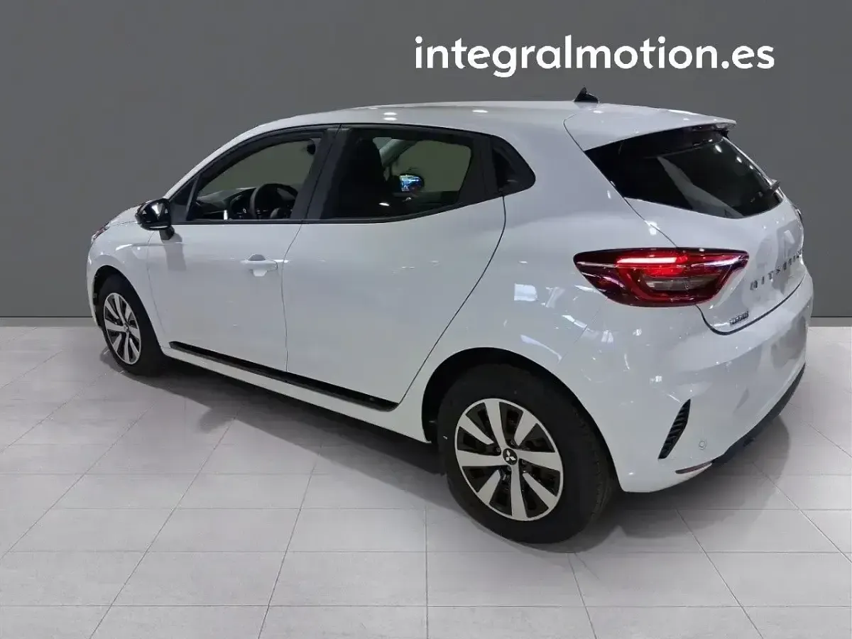 Nuevo Mitsubishi Colt Motion 100 CV (73 kW) 2026 Blanco Utilitario