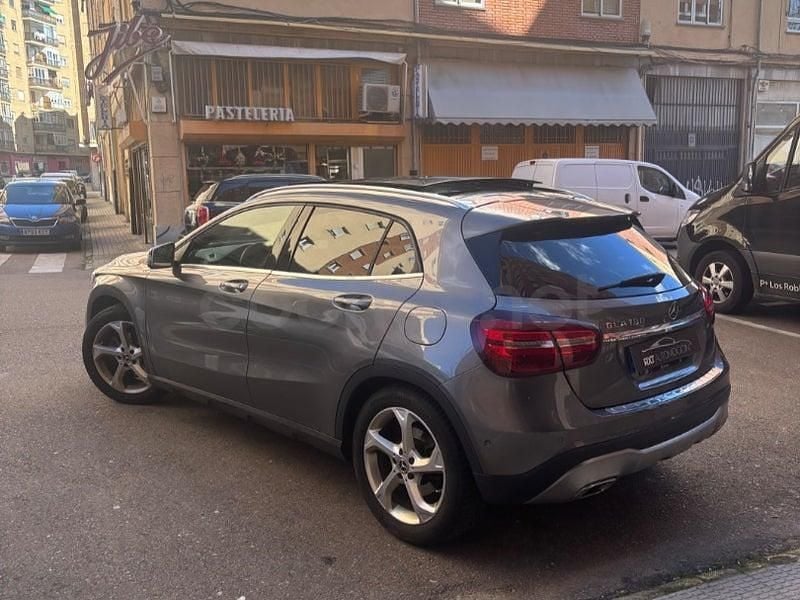Usado Mercedes GLA180 122 CV (89 kW) 2018 Gris / plata SUV
