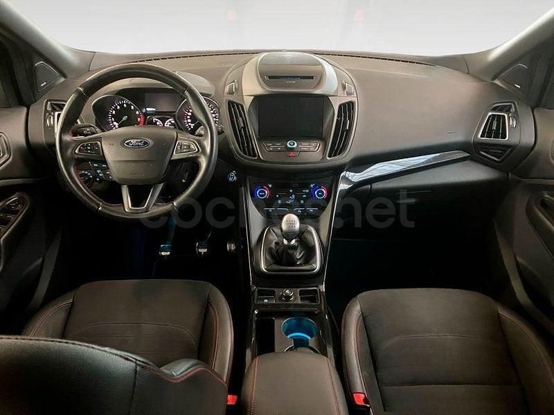 Usado Ford Kuga ST-Line 150 CV (110 kW) 2018 Gris / plata SUV