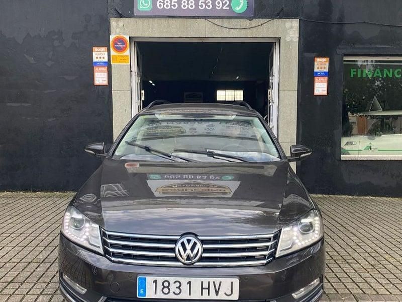 Usado VW Passat 105 CV (77 kW) 2014 Marrón Familiar