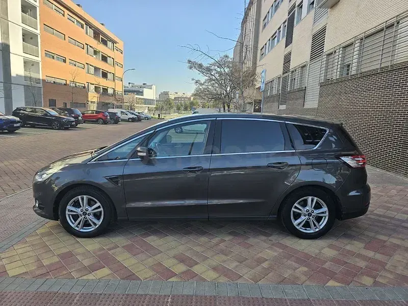Begagnad Ford S-MAX Titanium 150 HK (110 kW) 2016 Grå Minibuss