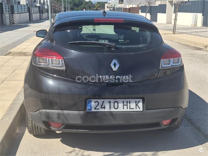 Usado Renault Mégane Dynamique 110 CV (80 kW) 2012 Negro Berlina