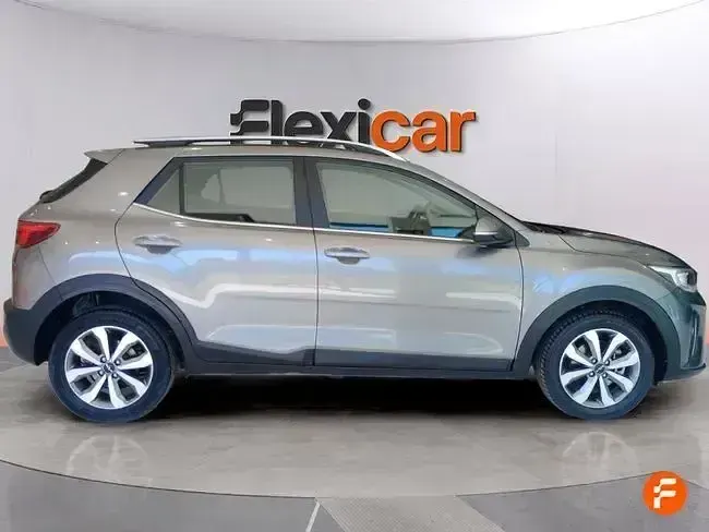 Usado Kia Stonic 100 CV (73 kW) 2024 Gris SUV