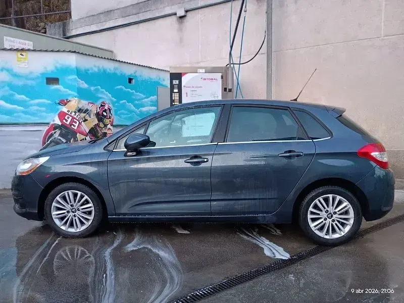 Usado Citroën C4 92 CV (67 kW) 2013 Negro Berlina