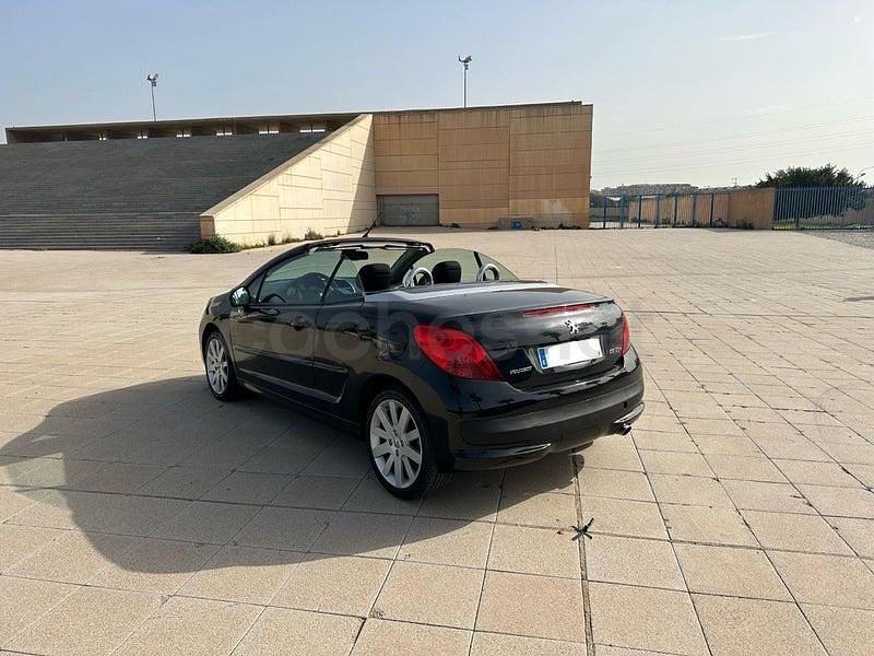 Usado Peugeot 207 CC Sport 110 CV (80 kW) 2010 Negro Descapotable