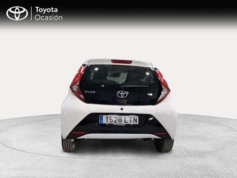 Usado Toyota Aygo X-play 72 CV (52 kW) 2021 Blanco Utilitario