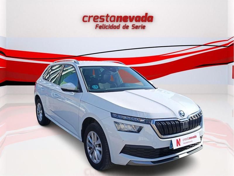 Usado Skoda Kamiq Selection 110 CV (80 kW) 2023 Blanco SUV