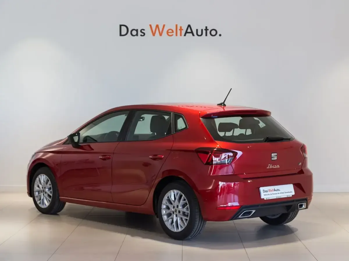 Usado Seat Ibiza FR 110 CV (80 kW) 2023 Rojo Berlina