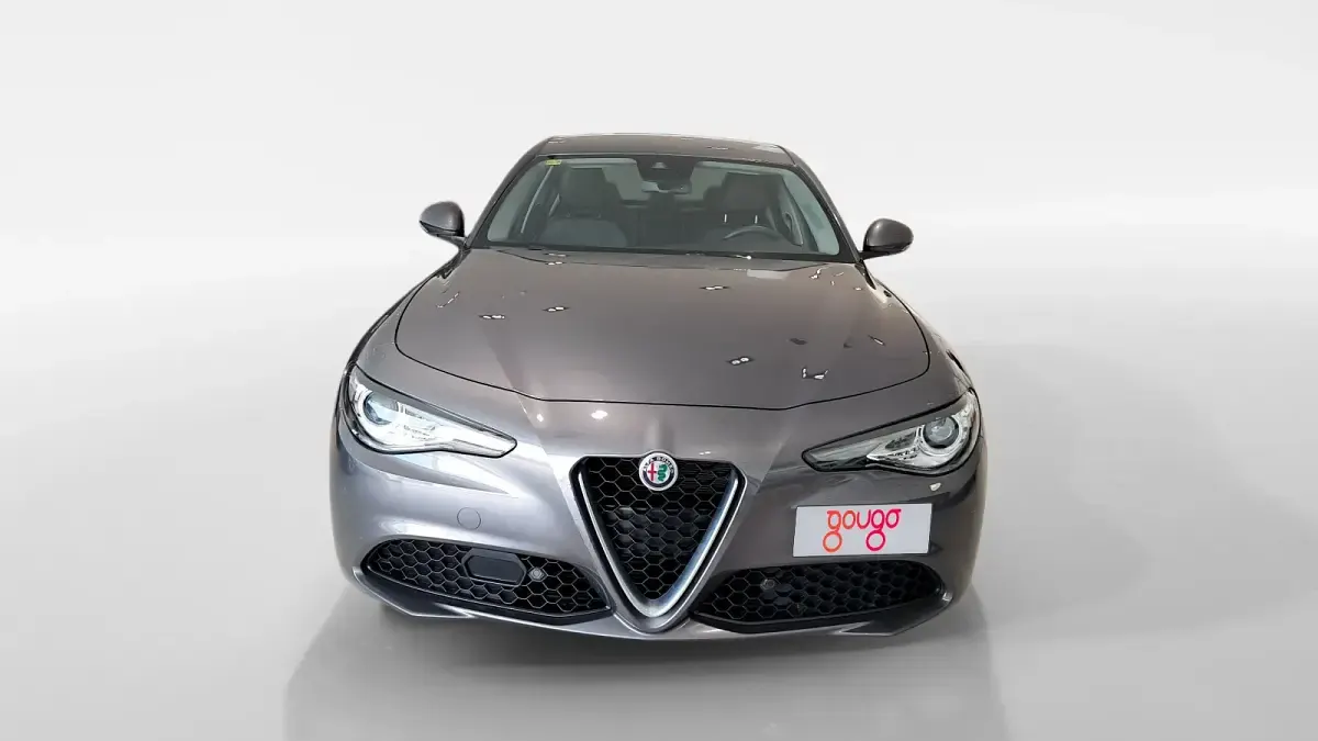 Usado Alfa Romeo Giulia Super 160 CV (117 kW) 2020 Gris / plata Berlina