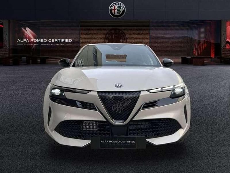Nuevo Alfa Romeo Junior 137 CV (100 kW) 2025 Beige SUV