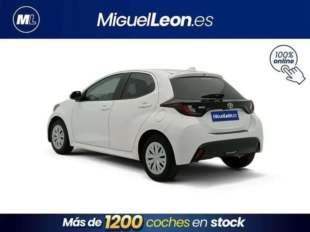 Usado Toyota Yaris Active 69 CV (50 kW) 2022 Blanco Utilitario