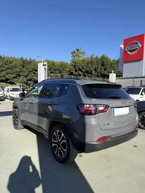 Usado Jeep Compass Limited 190 CV (139 kW) 2021 Gris SUV