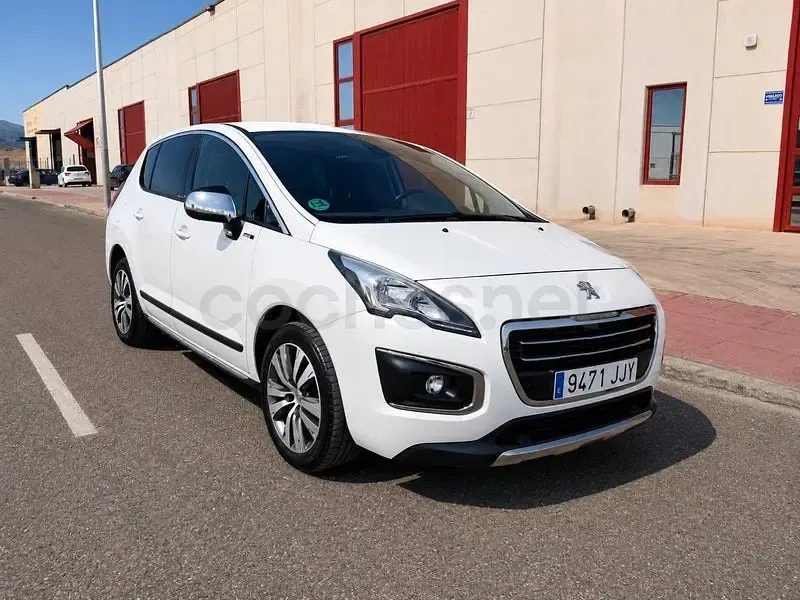 Usado Peugeot 3008 Access 130 CV (95 kW) 2015 Blanco Familiar