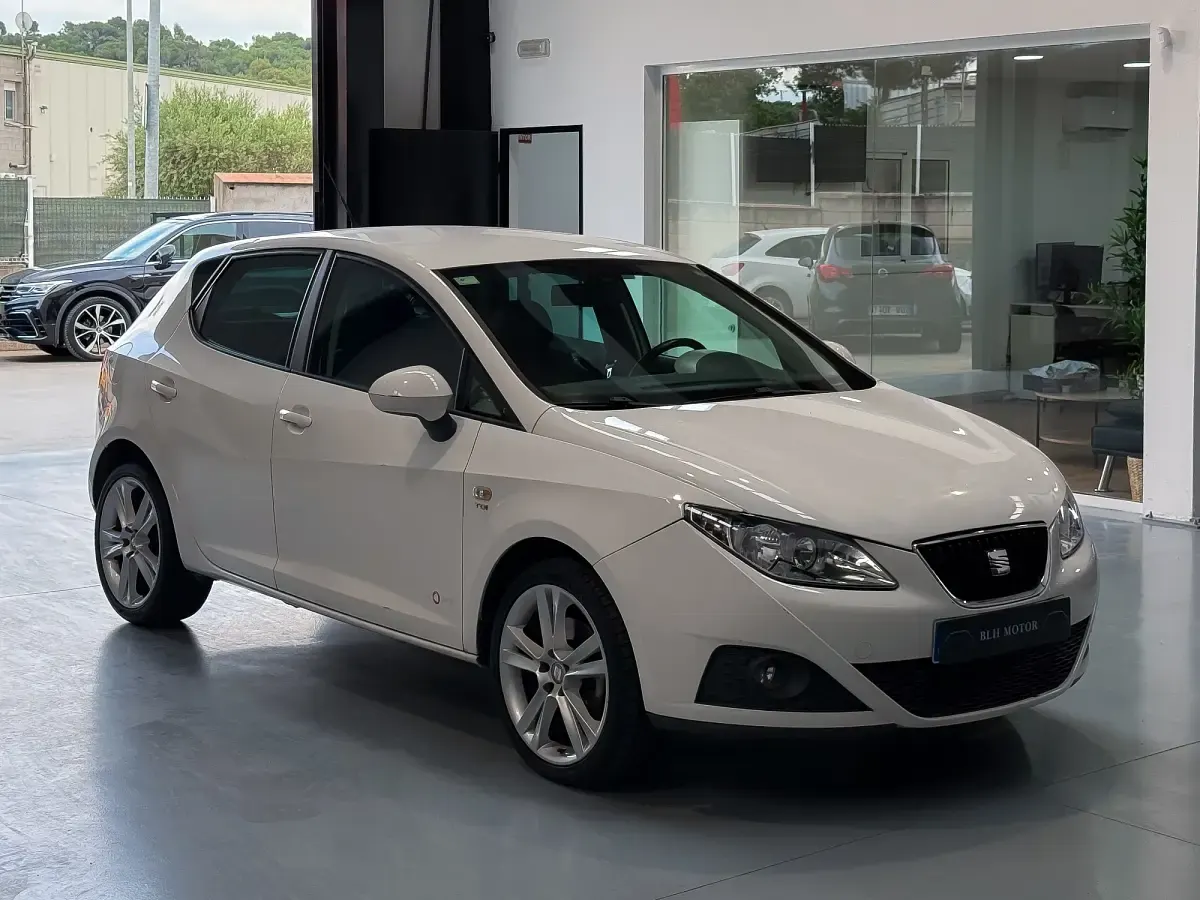 Usado Seat Ibiza Style 90 CV (66 kW) 2012 Blanco Berlina