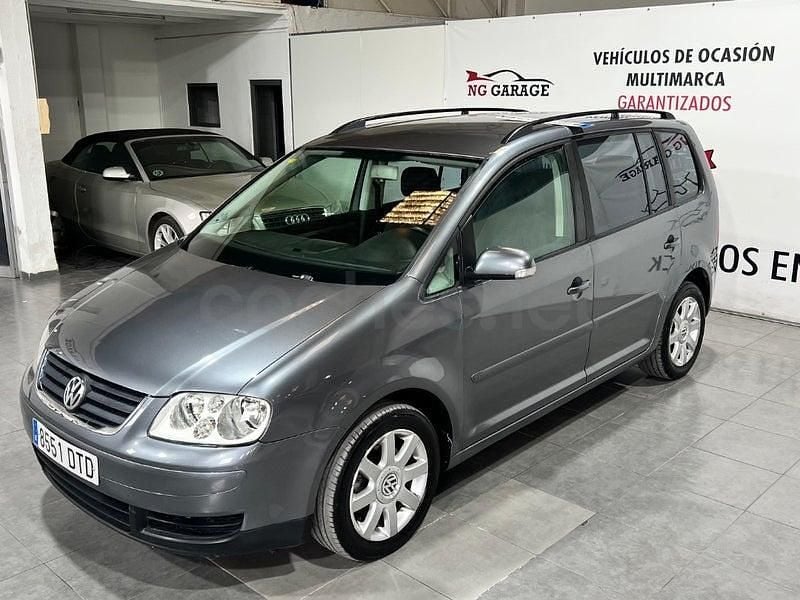 Usado VW Touran 105 CV (77 kW) 2006 Gris / plata Monovolumen