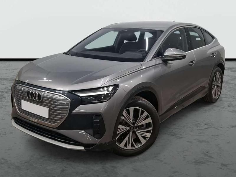 Gris Usado 2025 Audi Q4 Sportback e-tron Sport SUV | 42.990 € (Super precio) - Imagen 1/4