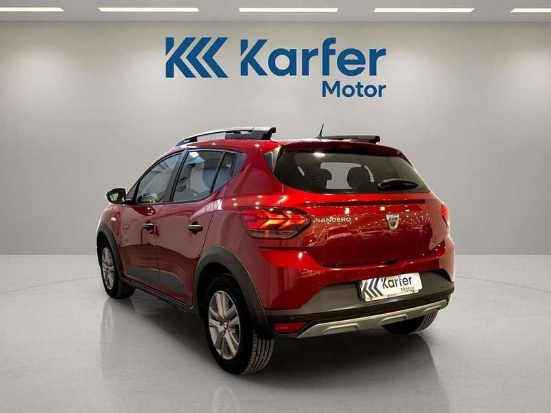 Usado Dacia Sandero Essentiel 101 CV (74 kW) 2021 Burdeos Utilitario