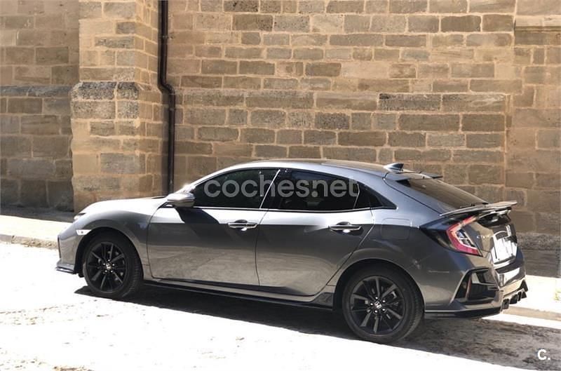 Usado Honda Civic Executive 126 CV (92 kW) 2020 Gris / plata Berlina