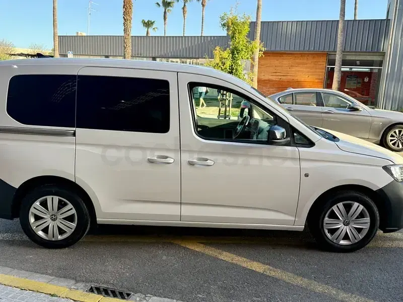 Usado VW Caddy 122 CV (89 kW) 2021 Blanco Monovolumen